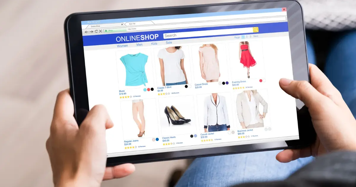 Zakupy odzieży w Internecie – jak nie dać się nabić w butelkę i wyjść na tym modnie?